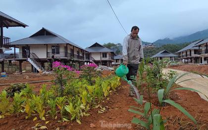 Người dân Làng Nủ dựng vườn, trồng hoa chuẩn bị về nhà mới