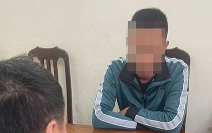 Tài xế ô tô “tung cước” đạp ngã người đi xe máy trên phố khai gì?