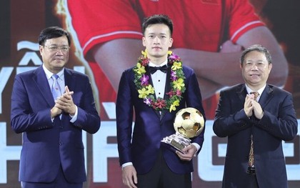 Hoàng Đức giành danh hiệu Quả bóng Vàng Việt Nam 2023