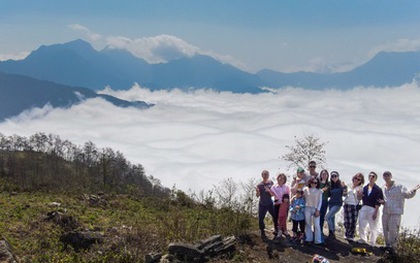 Ngắm biển mây ở thôn cao nhất Việt Nam