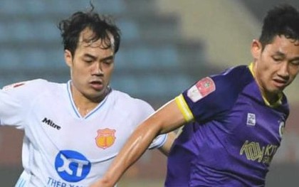 Nhận 2 bàn thua phút bù giờ, Hà Nội FC thua cay đắng trước Nam Định