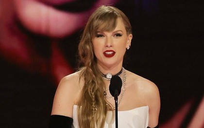 Taylor Swift nói bí mật trên sân khấu Grammy khiến mạng xã hội tê liệt