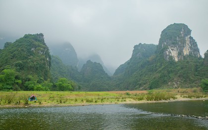 Phát hiện thảo nguyên xanh cách Hà Nội chưa tới 100km, được so sánh như “vịnh Hạ Long trên cạn”