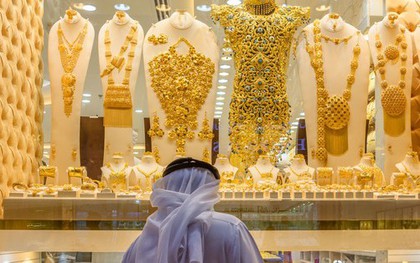 Giá vàng tăng phi mã, chợ vàng Dubai ế ẩm