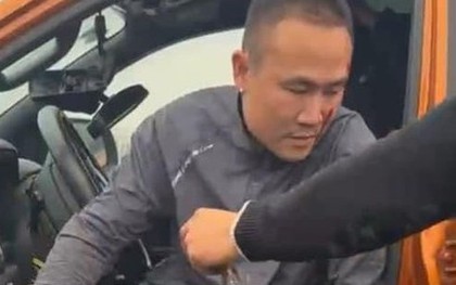 Danh tính tài xế xe bán tải chạy trốn cảnh sát, tông nhiều người trên đường phố Hà Nội