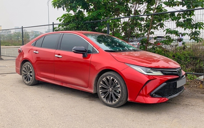 Toyota Corolla Altis GR Sport đầu tiên xuất hiện tại Việt Nam: Ngoại hình hầm hố khác hẳn phong cách "doanh nhân", đấu Civic RS