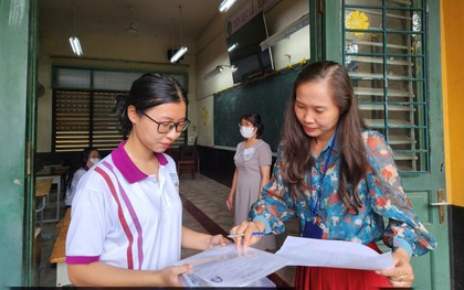 Nở rộ kỳ thi riêng vào đại học, áp lực và tốn kém cho thí sinh?