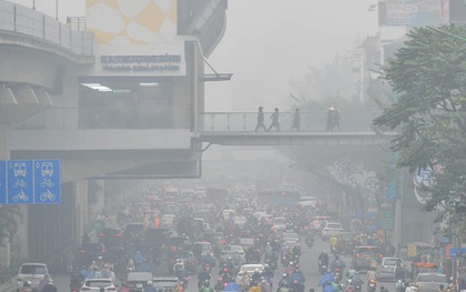 Hà Nội ô nhiễm không khí nhất thế giới sáng nay, cả thành phố chìm trong màn sương mù dày đặc