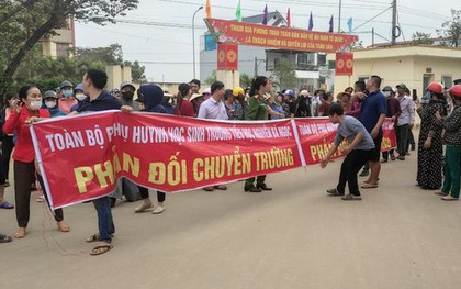 Vụ hàng trăm phụ huynh cho con nghỉ học ở Thanh Hoá: Tạm dừng sáp nhập trường