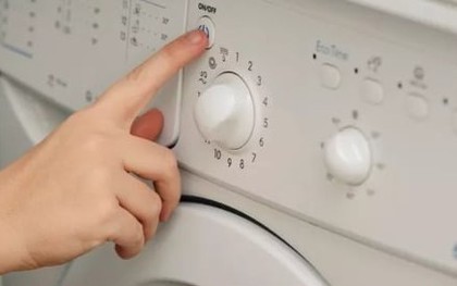 Máy giặt có một nút đặc biệt giúp tiết kiệm nước và thời gian