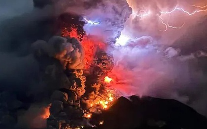 Núi lửa ở Indonesia tiếp tục phun trào, 11.000 người được yêu cầu sơ tán