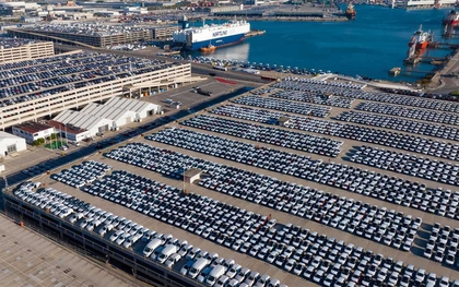 Hình ảnh xe đậu bạt ngàn ở cảng: Điều gì đang xảy ra với ô tô Trung Quốc ở châu Âu?