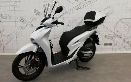 Honda SH 2024 ra mắt màu mới: đã đẹp lại còn sang, giá gần 100 triệu nhưng không phải có tiền là mua được!