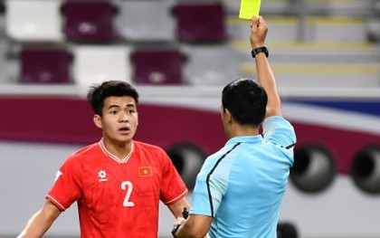 U23 Việt Nam quen thói 'tay thừa', coi chừng trả giá