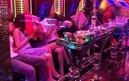 Một tiến sĩ trường ĐH Sư phạm Huế bị tố có hành vi truỵ lạc ở quán karaoke