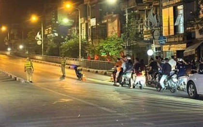 Nghi phạm tàng trữ ma túy trốn khỏi xe cảnh sát, nhảy xuống sông chết đuối