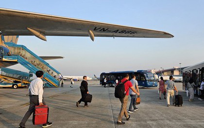 Giá vé máy bay dịp lễ 30-4 cao chót vót, nhiều chặng giá “phỏng tay” nhưng hết vé