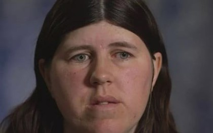 Cô gái bị hỏng một cánh tay sau khi cấy que tránh thai