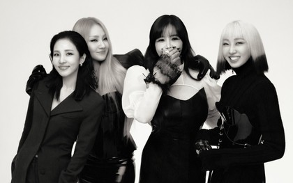 2NE1 tái hợp trong bộ ảnh kỉ niệm 15 năm debut, 4 cô gái mỉm cười hạnh phúc bên nhau thật xúc động quá!