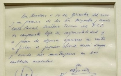 Tờ giấy ăn của Messi được bán đấu giá gần 1 triệu USD