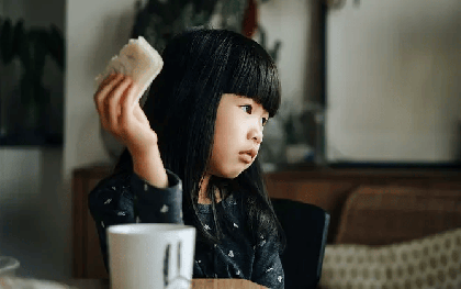 Cha mẹ mải mê với "hiệu ứng đuổi rắn": Rất kém hiệu quả với con cái mình