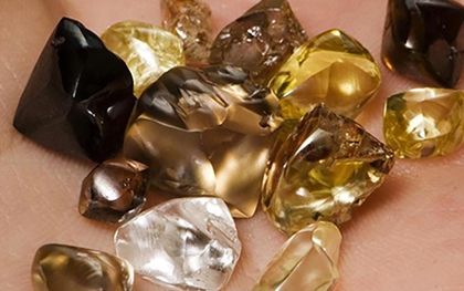 Vùng đất duy nhất cho phép du khách thoải mái nhặt kim cương: Có người 80 lần tìm thấy báu vật