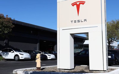 Vừa giải tán nguyên đội phát triển sạc xe điện, Elon Musk lại tiếp tục cho hàng loạt nhân viên thuộc các bộ phận khác "bay màu": Điều gì đang xảy ra tại Tesla?
