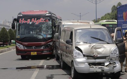TP HCM: Tai nạn ô tô liên hoàn trên đường Trường Chinh