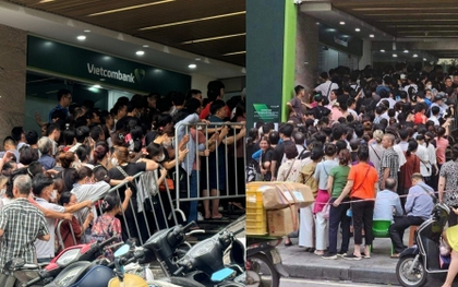 Người dân các tỉnh có mặt từ 4h sáng ở Hà Nội để mua vàng: Tắc nghẽn ngay từ ngoài cửa ngân hàng