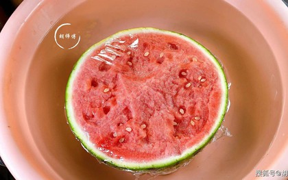 Lão nông bật mí cách bảo quản dưa hấu không cần bỏ tủ lạnh mà vẫn tươi ngon, để được ít nhất 2 ngày