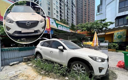 Hé lộ lí do bất ngờ khiến chiếc Mazda CX-5 phủ đầy bụi, nằm chỏng chơ trước cửa quán bia