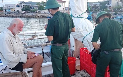 Ông lão người Mỹ kể về 3 tuần trôi dạt trên biển từ Philippines sang Việt Nam