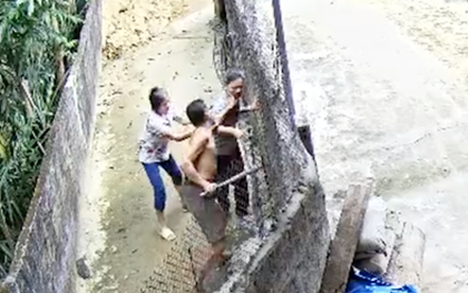 Mâu thuẫn nhỏ trong cuộc rượu, anh cầm dao đâm em họ tử vong