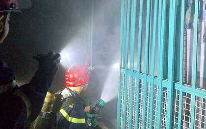 TP.HCM: Cháy nhà lúc rạng sáng, 4 người mắc kẹt được giải cứu kịp thời