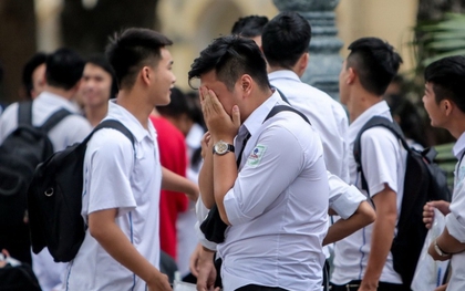 Phụ huynh Hà Nội buồn bã vì con thi lớp 10 được... 43,5 điểm, nghe lý do ai cũng phải cảm thán: Chuyện thi cử, không thể nói trước được!
