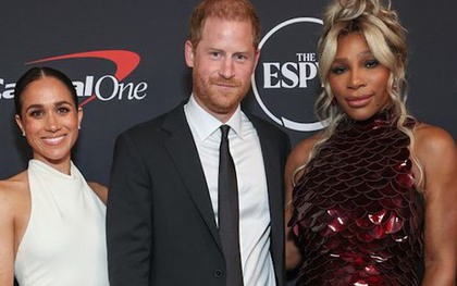 "Nữ hoàng quần vợt" Serena Williams công khai "khịa" vợ chồng Harry - Meghan ngay trên sân khấu giải thưởng danh giá