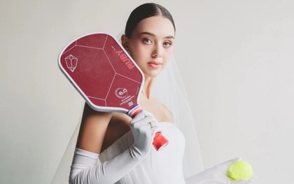 Vợ mẫu tây của Bùi Tiến Dũng khoe ảnh diện váy cưới chơi Pickleball