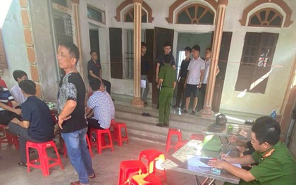 Nghi án chồng khóa trái cửa đâm vợ tử vong rồi tự sát