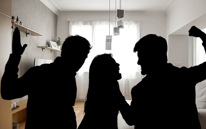 Kinh hoàng vụ nữ ca sĩ cầm đầu 8 thành viên, cấu kết với 2 gã đàn ông hãm hại chị em cùng nhóm