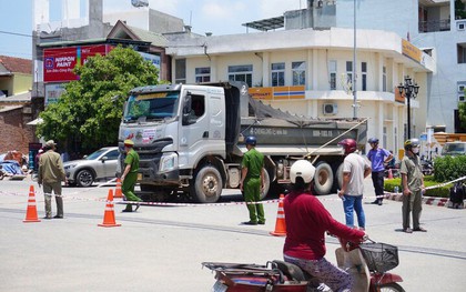 Va chạm với xe tải chở đất, nữ dược sĩ đi xe máy tử vong tại chỗ