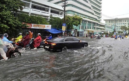 Nhiều tỉnh miền Trung cho học sinh nghỉ học tránh bão số 4