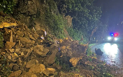Lâm Đồng: Đèo Bảo Lộc đang sạt lở do mưa lớn