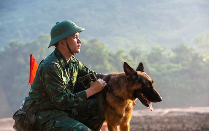 Cảm động của những chú quân khuyển Biên phòng làm nhiệm vụ tại Làng Nủ