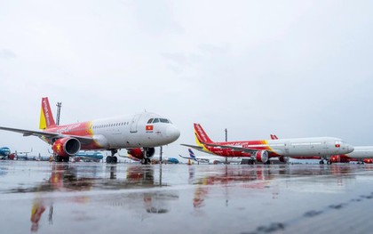Nội Bài đóng cửa, toàn bộ máy bay chằng néo trên sân đỗ