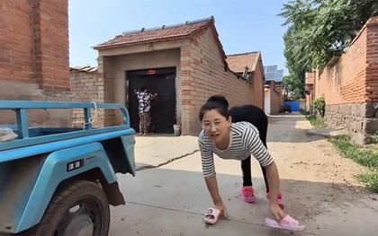 "Bà mẹ 4 chân" quyết cãi lời bác sỹ để sinh con, nhìn thành quả ai cũng bất ngờ