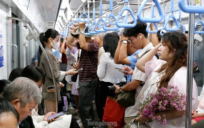 Hình ảnh chuyến tàu metro TPHCM ngày cuối vận hành miễn phí