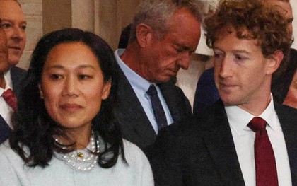 Vợ Mark Zuckerberg bị chê mặc xấu nhất ở lễ nhậm chức