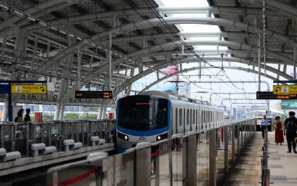 Metro 1 TP.HCM gặp trục trặc trong ngày đầu chính thức thu phí