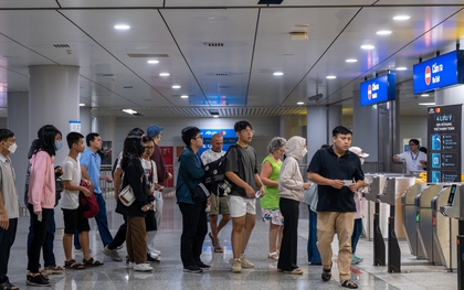 Hình ảnh ở Metro Bến Thành - Suối Tiên trong ngày đầu tiên thu phí