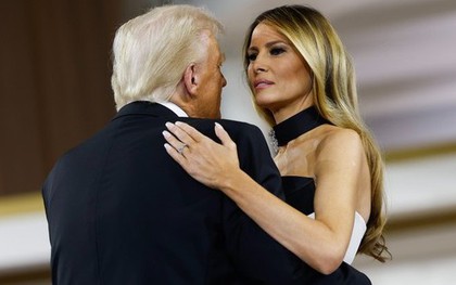 Chiếc váy báo thù của bà Melania Trump